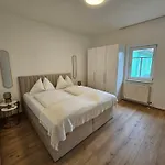 Flat Bull Mit Garten Apartment