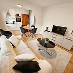 Apartment Flat Bull Mit Garten *