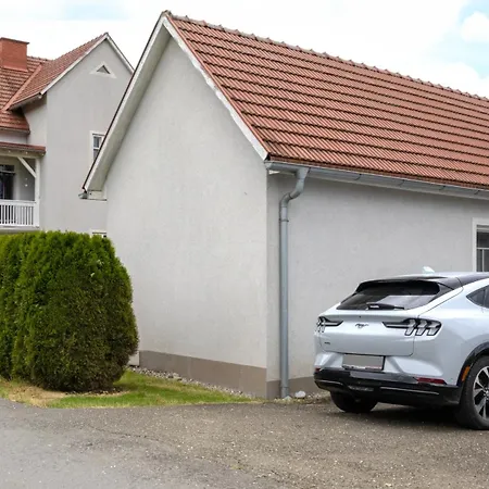 Flat Bull Mit Garten Sankt Lorenzen bei Knittelfeld